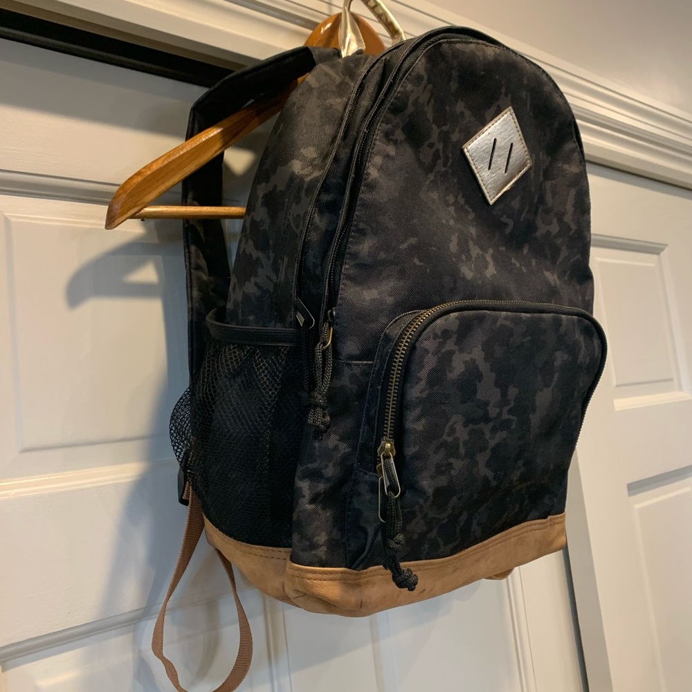 Backpack, 3 large sections w/ 2 side pockets